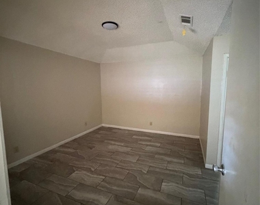 2905 Arkansas Avenue - Photo Thumbnail 3