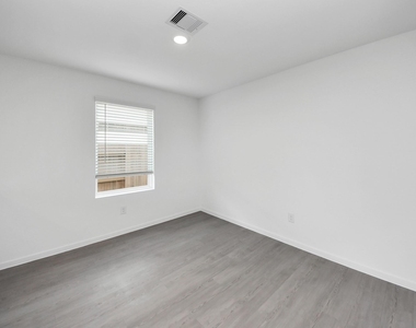 1134 Blue Stone Drive - Photo Thumbnail 11