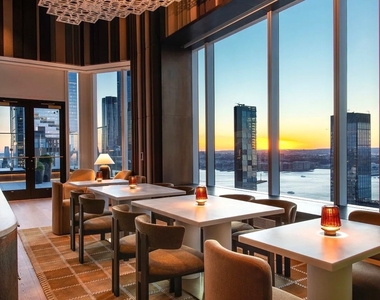 10th Avenue - Photo Thumbnail 14