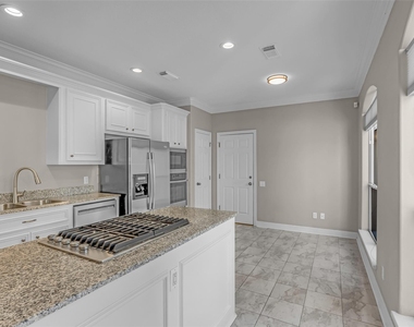 4916 Travis Street - Photo Thumbnail 10