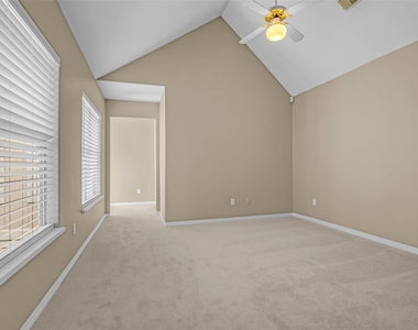 4916 Travis Street - Photo Thumbnail 17