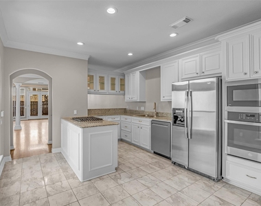 4916 Travis Street - Photo Thumbnail 8