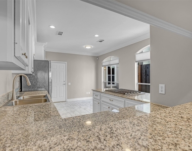 4916 Travis Street - Photo Thumbnail 11
