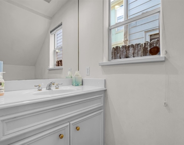 4916 Travis Street - Photo Thumbnail 12