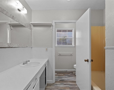 2729 Main Street - Photo Thumbnail 5