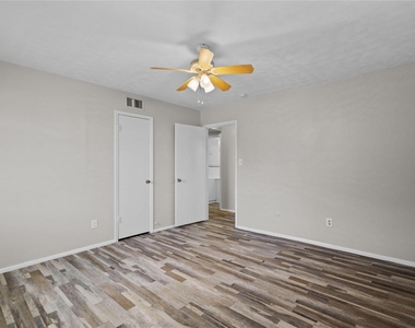 2729 Main Street - Photo Thumbnail 4