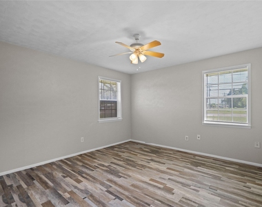2729 Main Street - Photo Thumbnail 3