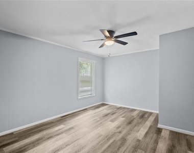 2324 Cedar Drive - Photo Thumbnail 5