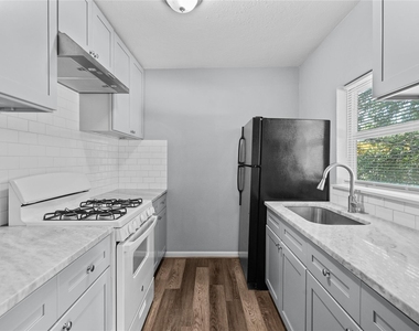 2324 Cedar Drive - Photo Thumbnail 4
