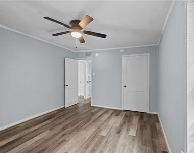 2324 Cedar Drive - Photo Thumbnail 6