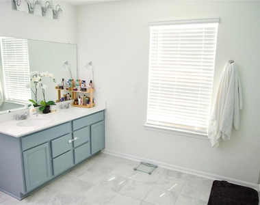 25219 Sierra Manor Court - Photo Thumbnail 14