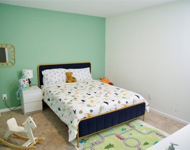25219 Sierra Manor Court - Photo Thumbnail 9