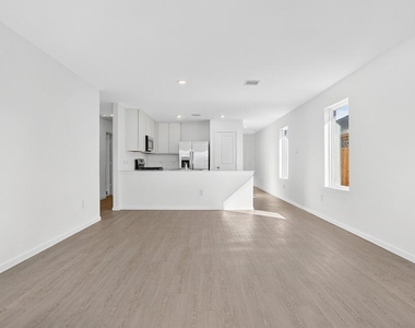 26911 Dalmatian Bellflower Drive - Photo Thumbnail 10