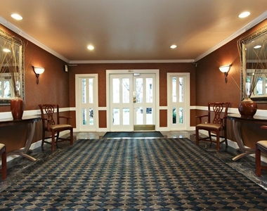 361 N Post Oak Lane - Photo Thumbnail 13