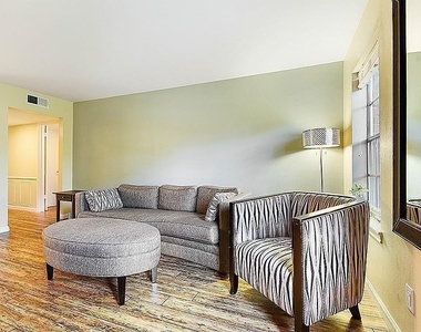 361 N Post Oak Lane - Photo Thumbnail 4
