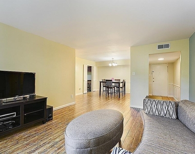 361 N Post Oak Lane - Photo Thumbnail 5