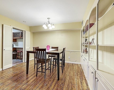 361 N Post Oak Lane - Photo Thumbnail 7