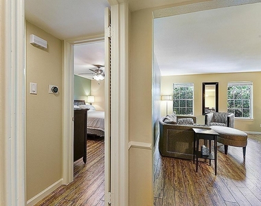 361 N Post Oak Lane - Photo Thumbnail 8