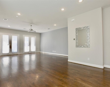 1227 W 19th Street - Photo Thumbnail 4