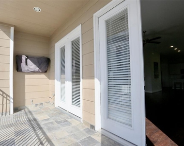 1227 W 19th Street - Photo Thumbnail 9