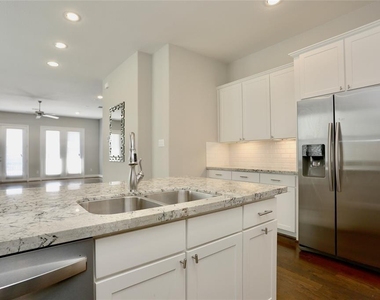1227 W 19th Street - Photo Thumbnail 8