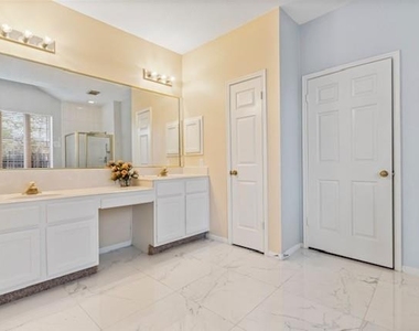 6419 Sutter Park Lane - Photo Thumbnail 10