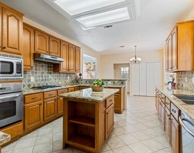 6419 Sutter Park Lane - Photo Thumbnail 7