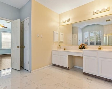 6419 Sutter Park Lane - Photo Thumbnail 11