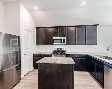 7431 Sail Hill Drive - Photo Thumbnail 10