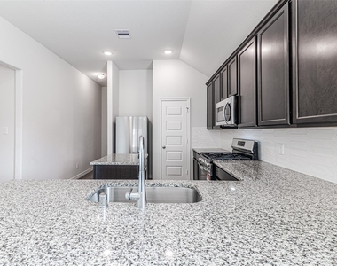 7431 Sail Hill Drive - Photo Thumbnail 12