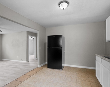 2328 Boss Street - Photo Thumbnail 4