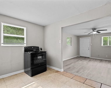2328 Boss Street - Photo Thumbnail 3