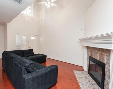 13646 Garden Grove Ct - Photo Thumbnail 6
