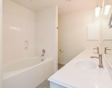 13646 Garden Grove Ct - Photo Thumbnail 14