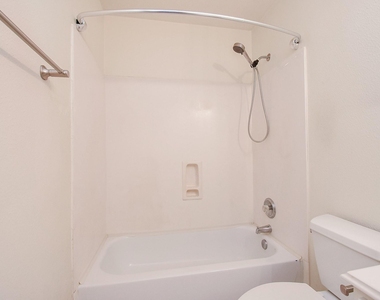 13646 Garden Grove Ct - Photo Thumbnail 27