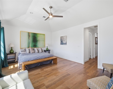 707 Bringhurst Street - Photo Thumbnail 15