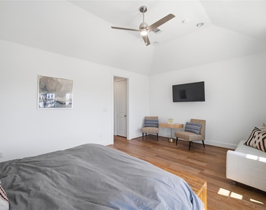 707 Bringhurst Street - Photo Thumbnail 16