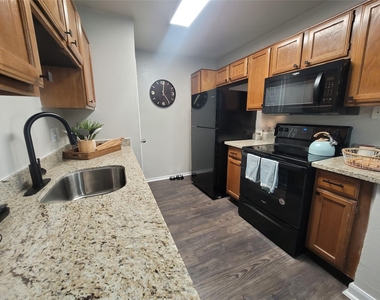 7250 W Greens Road - Photo Thumbnail 8