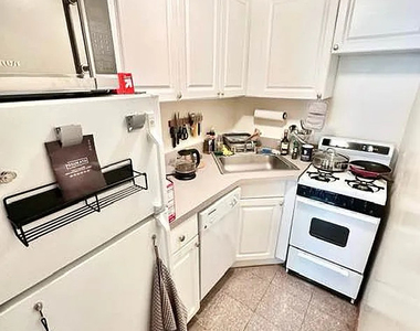 332 East 14th Street - Photo Thumbnail 6