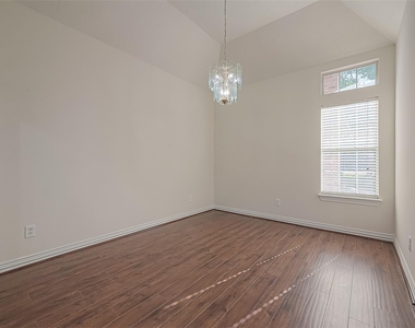 1189 Lovett Street - Photo Thumbnail 9