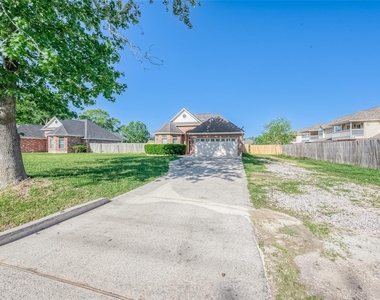 1189 Lovett Street - Photo Thumbnail 4