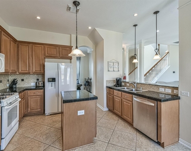 1815 28th Street - Photo Thumbnail 5