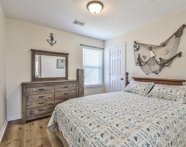 1815 28th Street - Photo Thumbnail 16
