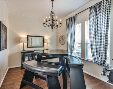 1815 28th Street - Photo Thumbnail 8