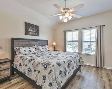 1815 28th Street - Photo Thumbnail 12