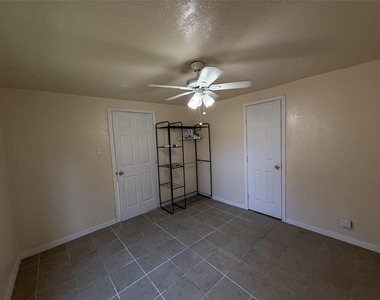 8430 Holiday Lane - Photo Thumbnail 5