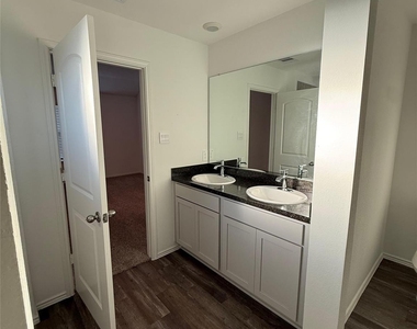 6007 Diamond Vista Court - Photo Thumbnail 11