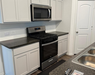 6007 Diamond Vista Court - Photo Thumbnail 3