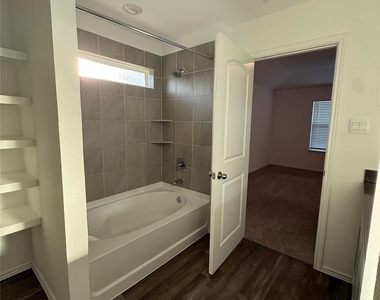 6007 Diamond Vista Court - Photo Thumbnail 10