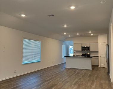 6007 Diamond Vista Court - Photo Thumbnail 8